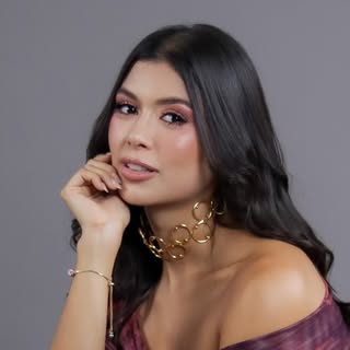 Valerie Sue Charris Álvarez