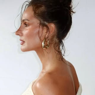 Laura Dundovic