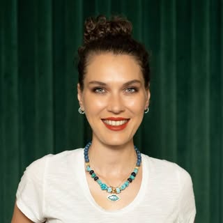 Ayse Esmeli